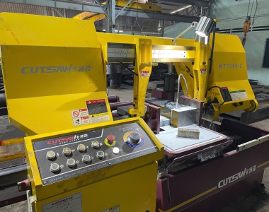 Máy cắt kim loại - Horizontal Bandsaw Cutsaw KT-7040-C