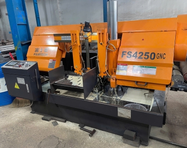 Máy cắt kim loại - Horizontal Bandsaw Fujitech FS4250-GNC